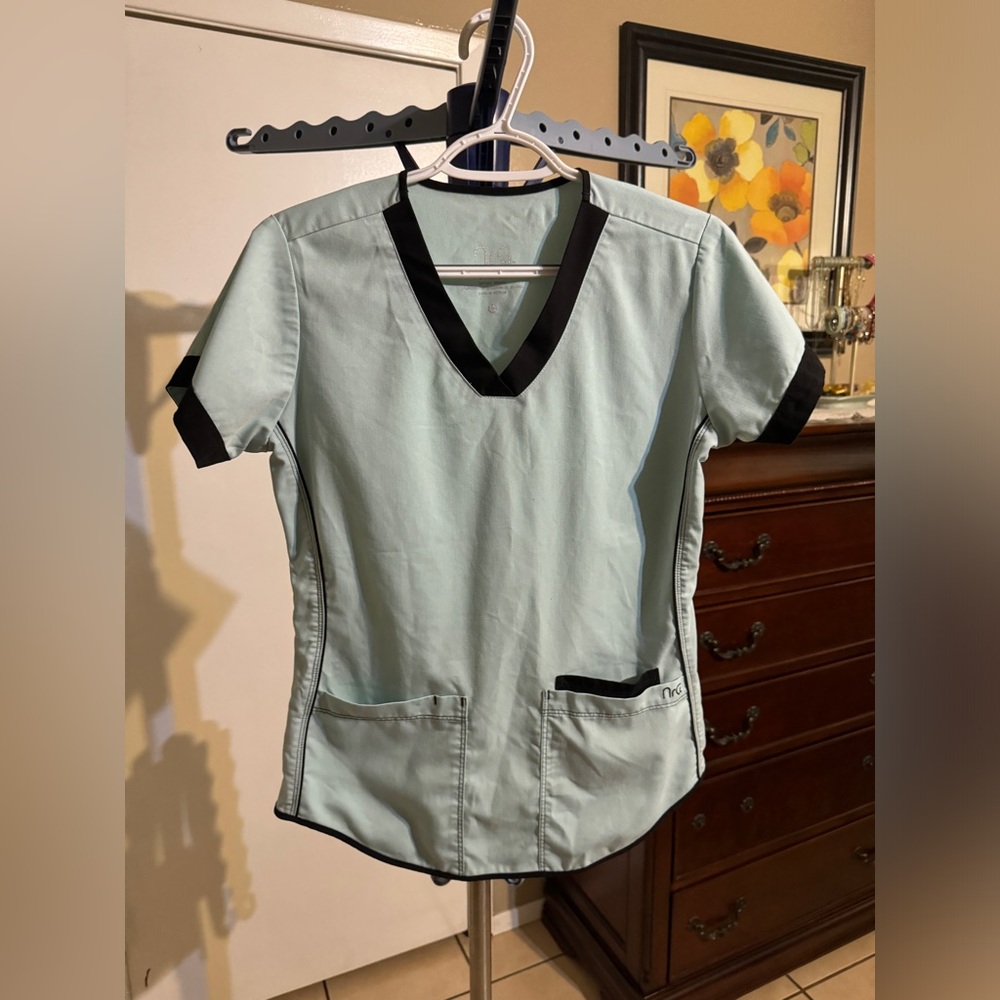 Women’s scrub top, size xs, stretchy material.